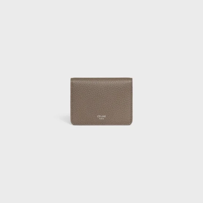 Bi-Fold Card Holder in Grained Calfskin Bi-Fold Card Holder in Grained Calfskin