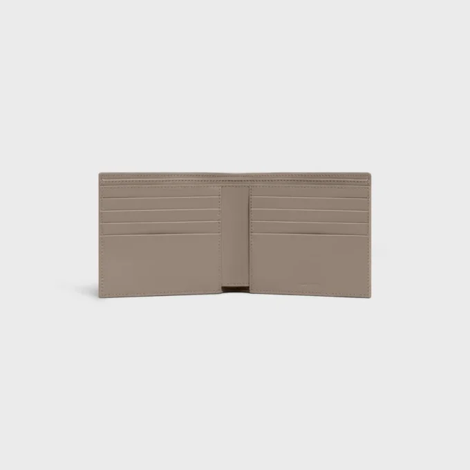 Bi-Fold Card Holder in Grained Calfskin Bi-Fold Card Holder in Grained Calfskin