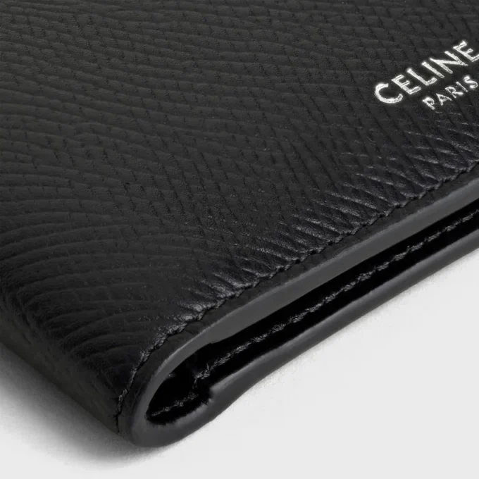 Bi-Fold Card Holder in Grained Calfskin Bi-Fold Card Holder in Grained Calfskin