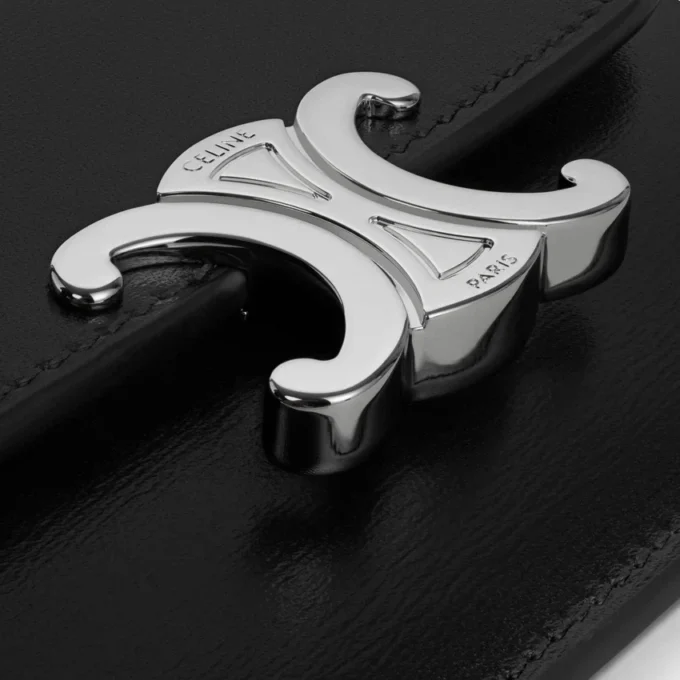Card Holder with Flap Triomphe in Shiny Calfskin Card Holder with Flap Triomphe in Shiny Calfskin
