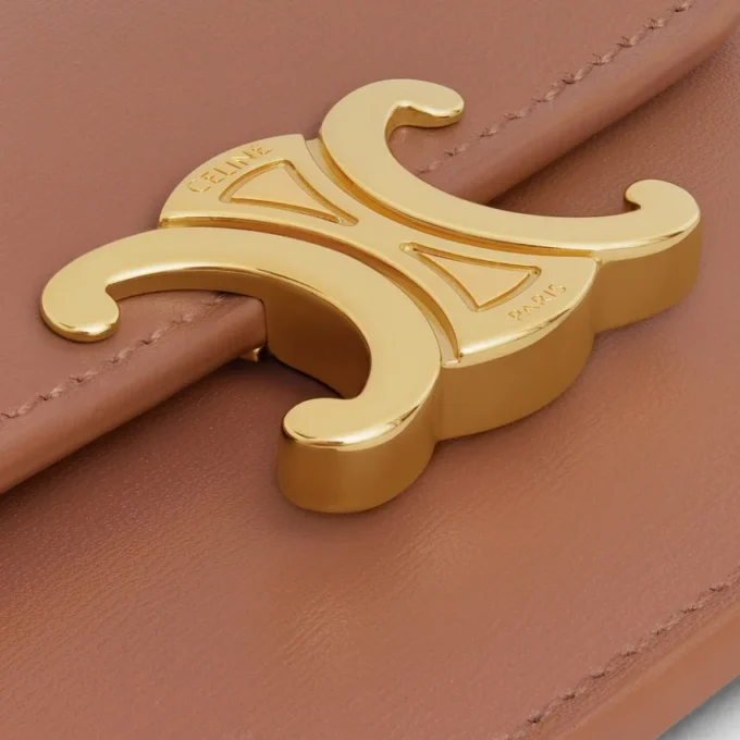 Card Holder with Flap Triomphe in Shiny Calfskin Card Holder with Flap Triomphe in Shiny Calfskin
