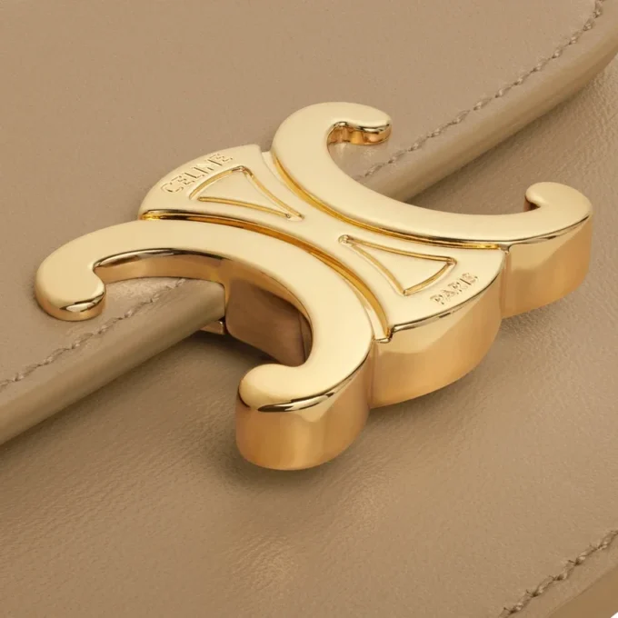 Card Holder with Flap Triomphe in Shiny Calfskin Card Holder with Flap Triomphe in Shiny Calfskin