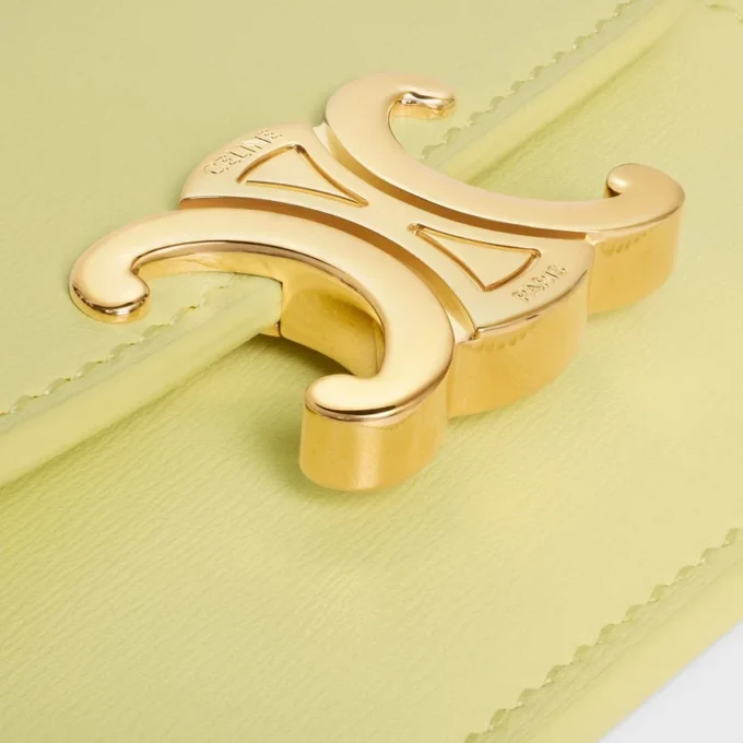 Card Holder with Flap Triomphe in Shiny Calfskin Card Holder with Flap Triomphe in Shiny Calfskin