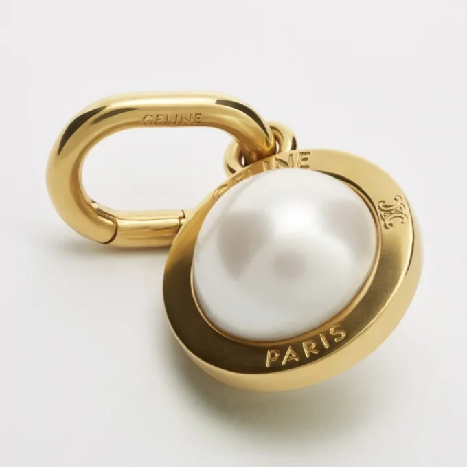 Charms Pearl in Resin Pearl and Brass with Gold Finish Charms Pearl in Resin Pearl and Brass with Gold Finish