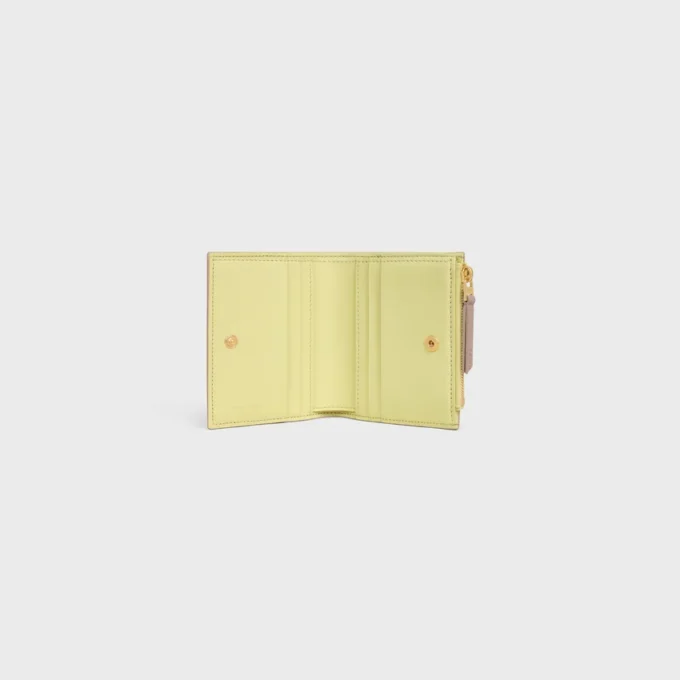 Compact Wallet Triomphe Stamp in Supple Grained Calfskin