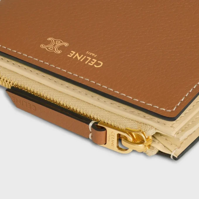 Compact Wallet Triomphe Stamp in Supple Grained Calfskin