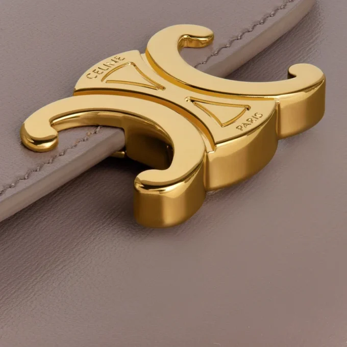 Small Flap Wallet Triomphe in Shiny Calfskin