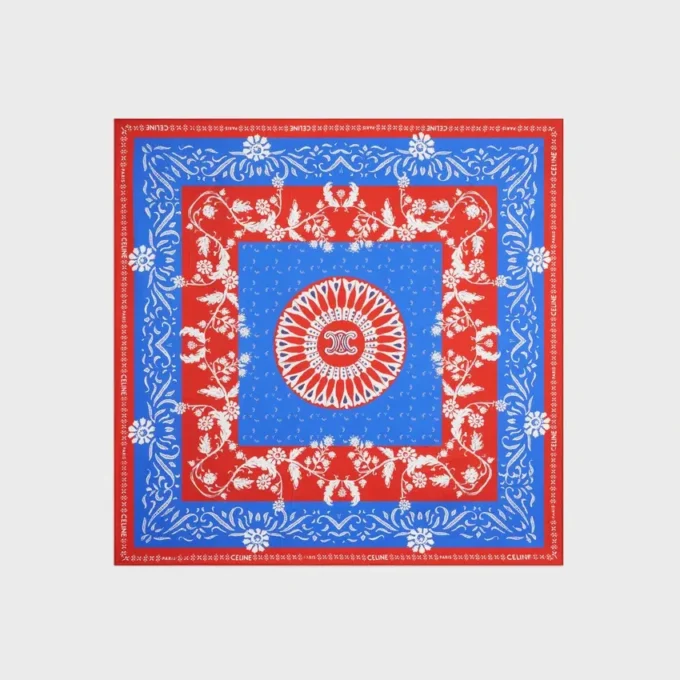 Square in Silk Twill Square in Silk Twill