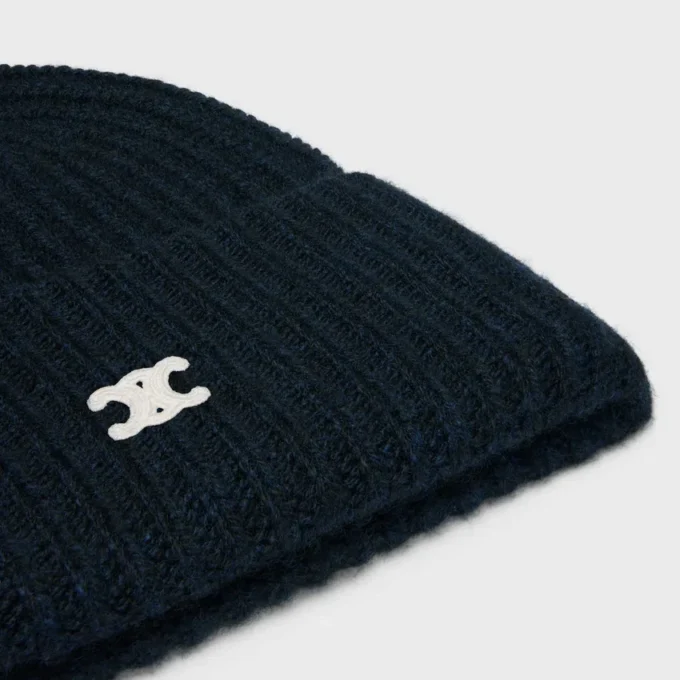 Triomphe Beanie in Seamless Cashmere Triomphe Beanie in Seamless Cashmere