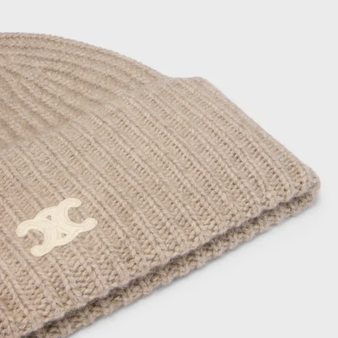 Triomphe Beanie in Seamless Cashmere Triomphe Beanie in Seamless Cashmere