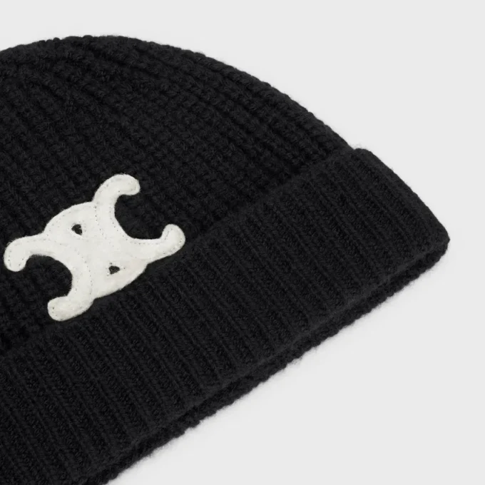 Triomphe Beanie in Seamless Cashmere