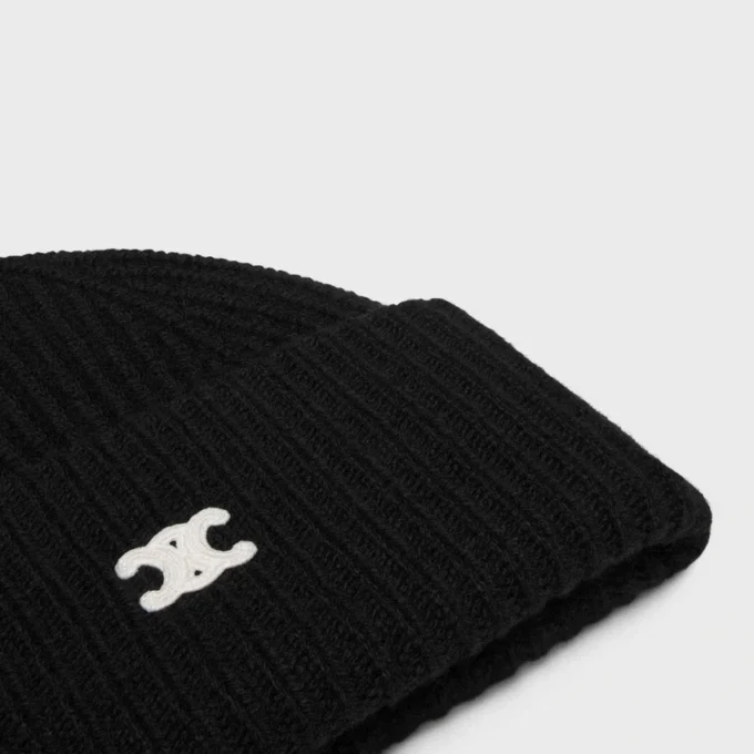 Triomphe Beanie in Seamless Cashmere Triomphe Beanie in Seamless Cashmere