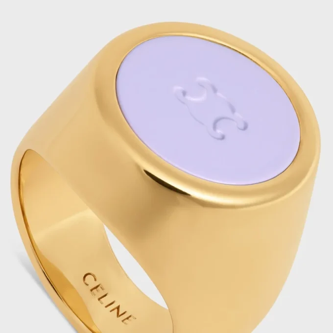 Triomphe Signet Ring in Varnish and Brass with Gold Finish Triomphe Signet Ring in Varnish and Brass with Gold Finish