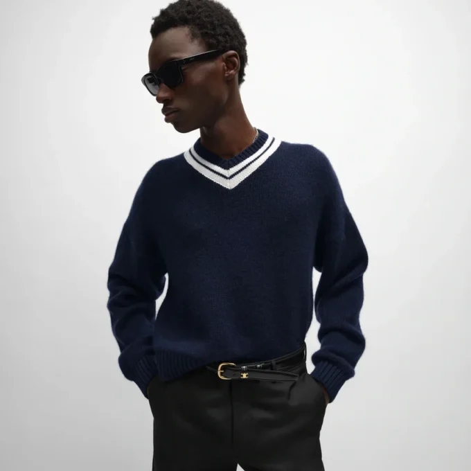V-Neck Sweater in Cashmere V-Neck Sweater in Cashmere