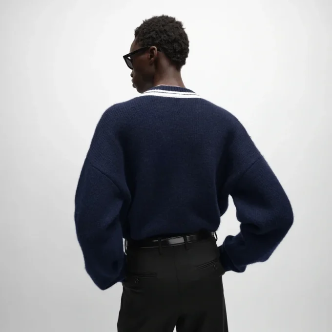 V-Neck Sweater in Cashmere V-Neck Sweater in Cashmere