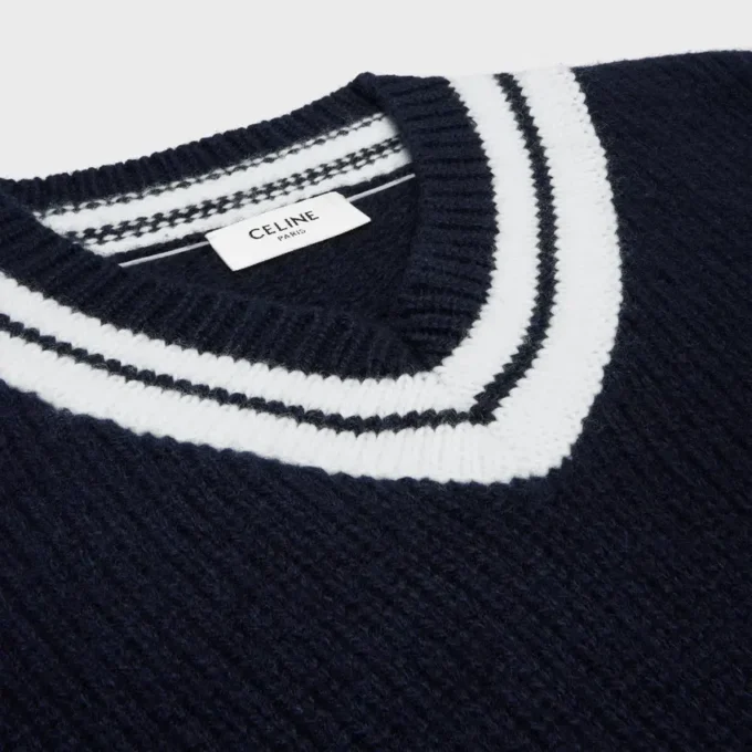 V-Neck Sweater in Cashmere V-Neck Sweater in Cashmere