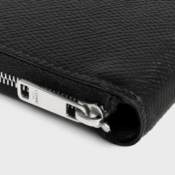 Zipped Bi-Fold Wallet in Grained Calfskin Zipped Bi-Fold Wallet in Grained Calfskin